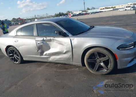 2016 Dodge Charger Sxt z USA, uszkodzony, nr VIN 2C3CDXHG0GH149806